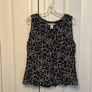 Sleeveless black & white WHBM blouse smocked waist